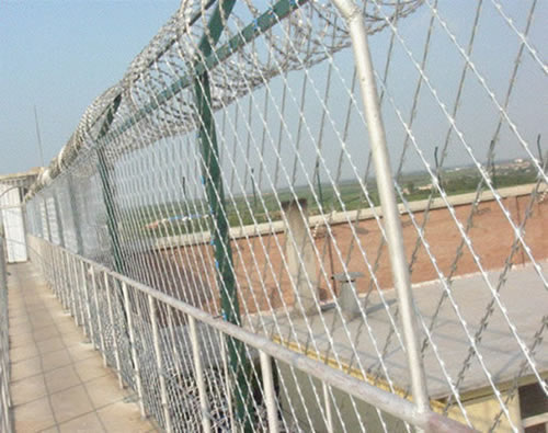 Welded razor wire fence